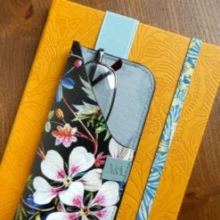 That Company Called If V&A Bookaroo Glasses Pouch -Literary Gift Shop V AglassescaseblueC